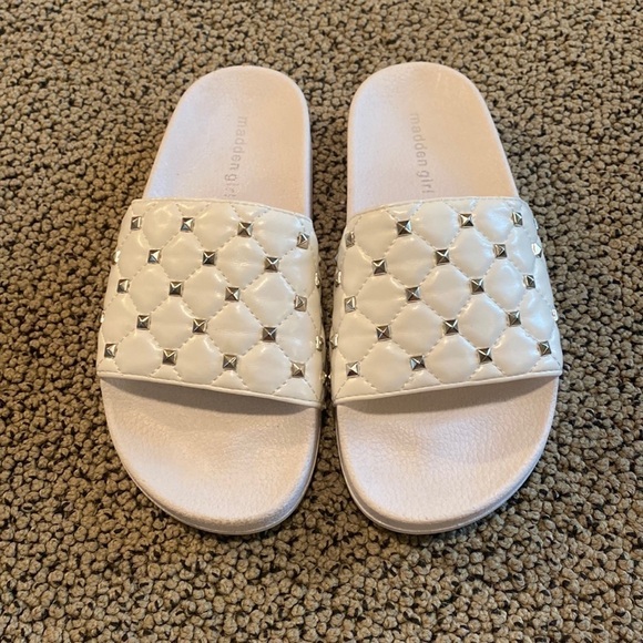Madden Girl White Studded & Quilted Sandals Size 7  in Like New Condition - Picture 1 of 6